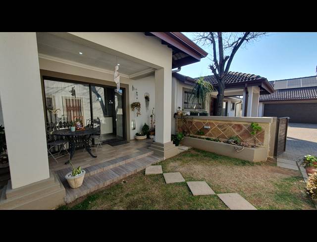 4 BEDROOM FREEHOLD FOR SALE IN BRACKENHURST